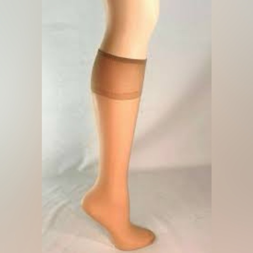 6 PAIRS New in package knee high stockings National Fine Hosiery neutral beige